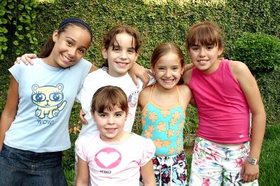 22 de agosto 2005
Renata Aguirre, Isabela Algara, Bárbara Baille, Rosarín Arias y  María Fernanda.