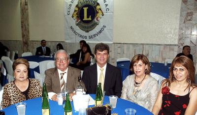 Magda de Redondo, Sergio Redondo, Juan José Castillo, Martha de Castillo y Martha Castillo.