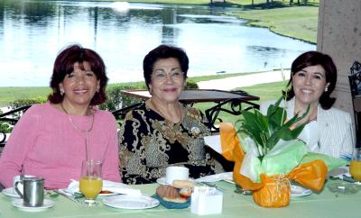 Maru de Kort, Martha de González y Chepis de pérez.