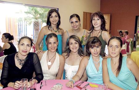 27 de agosto 2005
Alejandra Santibáñez Harper, en su despedida acompañada de amistades y familiares.