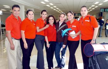 Mayté Fierro viajó al Df y fue despedida por Rocío, Gloria, Ana, Joselyn, Enrique y Evangelina.