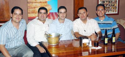 Alejandro Reza, Juan Antonio Serna, Alfredo Máynez, Édgar Saldaña y Daniel Hernández.