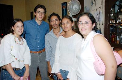 Marcela Castañeda, Alejandro Holguín, Gaby González, Omar Godínez y Kaly Rodríguez.