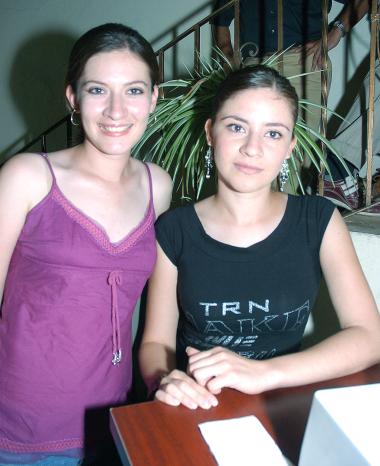 Lizeth Tello y Lorena Tello.