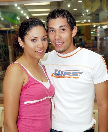 Moisés Moreno y Gabriela Manoloff.