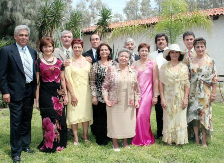 Ernesto de la Fuente y Patricia Mojica  de De la Fuente, Jesús Vallejo y Rosy Mojica de Vallejo, Mario Mojica e Ixta Marín, Yolanda Rodríguez, entre otros.