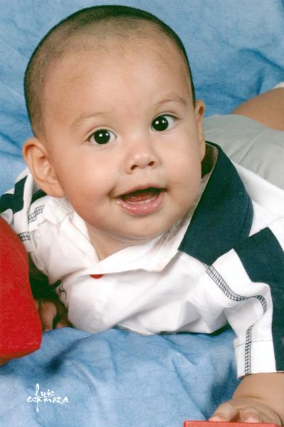 El pequeño Raúl Alejandro Ontiveros Fraire, captado en una foto de estudio.