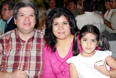 Carlos, Laura y Cristy Echávarri.