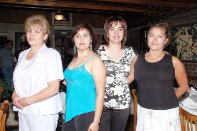 29 de agosto 2005
Silvia Rojo de Juárez celebró su cumpleaños en compañía de Vicky Torres, Verónica de Holguín y Martha Sepúlveda.