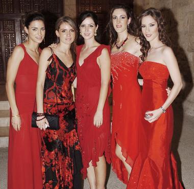 Daniela Murra, Regina Madero, Bego Zarra, Vale Muñoz e Ivette Cornú.