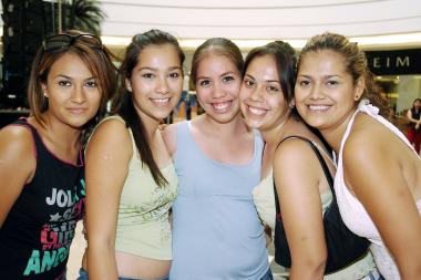 Daniela Villarreal, Amayrani Escápita, Marissa Castrejón, Karina Rubio y Valeria Escápita.