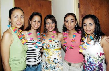 Rosa Elizabeth, Alba Rosales, Karina Mireles, Karla Castañeda y Cinthia Loza.