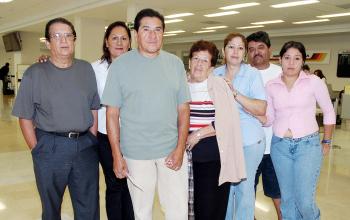 30 de agosto 2005
Irma y Alfonso Lorea vivjaron a Los Ángeles y los despidió la familia Loera.