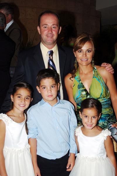 Bernardo Villarreal, Pilar Espinosa de Villarreal, Bárbara Berny y Jimena Villarreal.