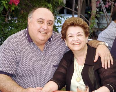 Andrés Baile Calderón y María Luisa Smith de Baille festejaron 40 años de feliz matrimonio, con un convivio.