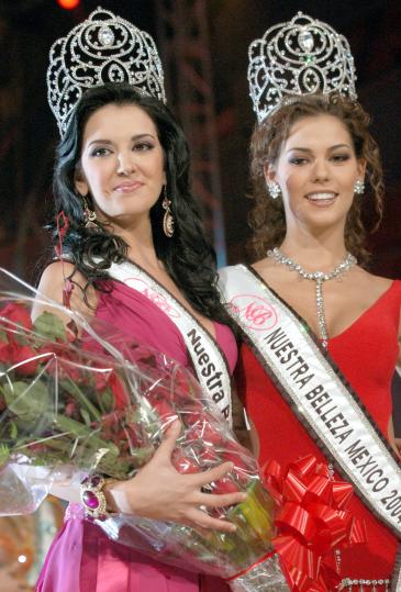 Con la corona sobre su cabeza, Perales Elizondo, de 22 años, asumió que el cuarto lugar obtenido por Laura Elizondo (der.) en Miss Universo de este año le deja una gran labor, pero reconoció que su disciplina le ayudó a triunfar en el certamen de belleza. “Aprendí a ser disciplinada en este concurso. México merece ser representado por una mujer preparada, y me comprometo a hacer mi mejor papel”, declaró.