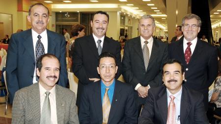 Alejandro Sanz, José Luis Fuentes, Fernando Orozco, Juan José Aguilera, Jaime Manrique, Rolando González y Gabriel de León, captados en pasado acontecimiento.