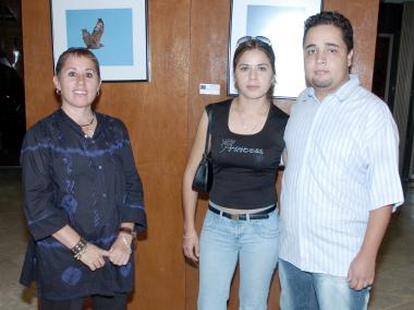 Ionne Villarreal, Guadalupe Martínez y Carlos Ureña.