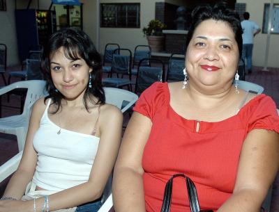 Idalia Domínguez y Karla Gabriela Pérez.