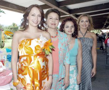 Érika de la Peña de Cantú, en compañía de su mamá, Vivi de De la Peña y sus hermanas Cristina de Nahle y Gretel de Quezada.