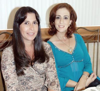 Carla Serhan de Martínez y Linda Handal.