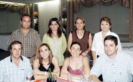 Manuel Cabarga, Claudia Dávila, Mayté Echeverría, Beto de la Parra, Carlos Lira, Lina de Lira y otras amigas.