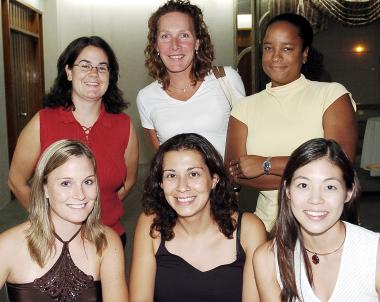 Emily Skelding, Claudia Rodríguez, Leila, Kellie, Kelley Freeman y Karen Ebanks.