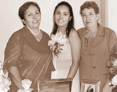 11 de septiembre 2005
Romy Adame de Castillo y María Elena Martínez de Vázquez, le organizarón una despedida de soltera a Ana karina Castillo Adame.