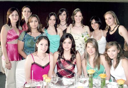 María Emilia, Valeria, Ana Claudia, Laura, Lucía, Soraya, Lisset, Brenda, Lorena, Gaby y Meche acompañaron a Susana López-Barrio Muñoz, en su despedida de soltera