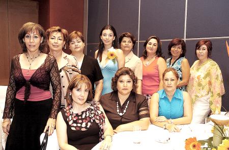 Rosy Torres, Coco López, Lula Álvarez, Carmelita García, Irma Gidi, Chepis Pérez, Maru Kurt, Gaby Ramos, Marilú Blackaller y Lupita Robles acompañaron a Norma Zuazua Peña en su festejo.