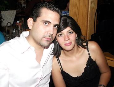 Gilberto Rueda y Roxana Montañez..