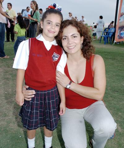 13 de septiembre 2005
Teresa Muñoz de Díaz y Paula Díaz Muñoz.