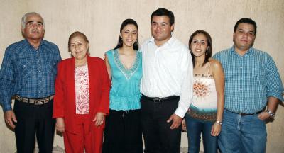 Marcela González  Jaimes e Ignacio Mireles Pámanes, en compañía de María Rodríguez, Roberto Fernández, Grizy Sonora y Gerardo Lastri.