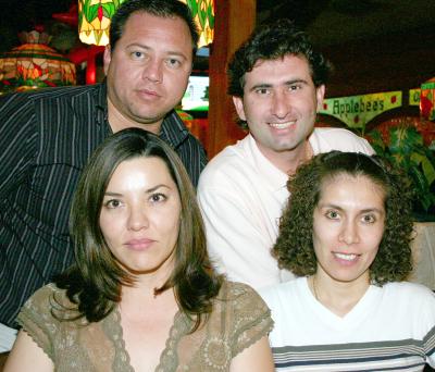 Gabriela Castillo, Adriana de Villalobos, Raúl Hernández y Carlos Villalobos.