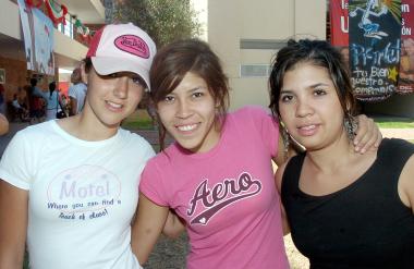 Lety Cantú, Judith Anhert y  Jaqueline Iracheta.