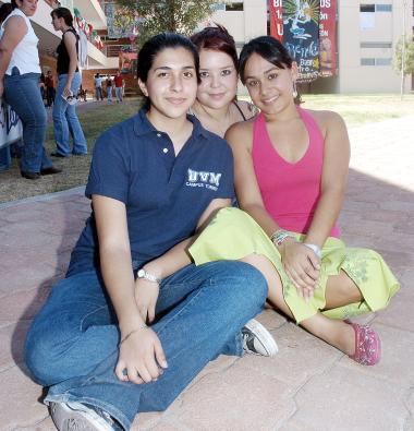 15 de septiembre 2005
Silvia, Caro y Anaí.