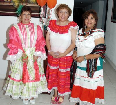 Alicia Woo, Lety Hernández y Evita Méndez.