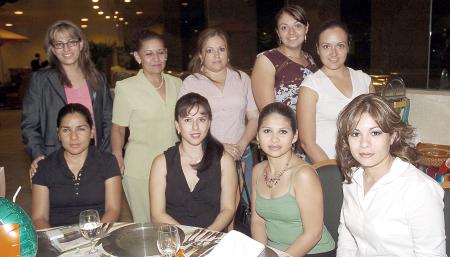 Elisama Rodríguez, Rocío Hoyos, Nancy Díaz, Patricia Barajas, Bárbara Salazar, Rubí Marrero, Rocío Marrero, Sofía Dávila y Juanis Carbajal.