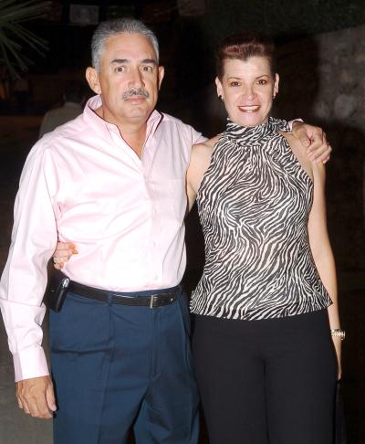 Gerardo González y Vivi de González.