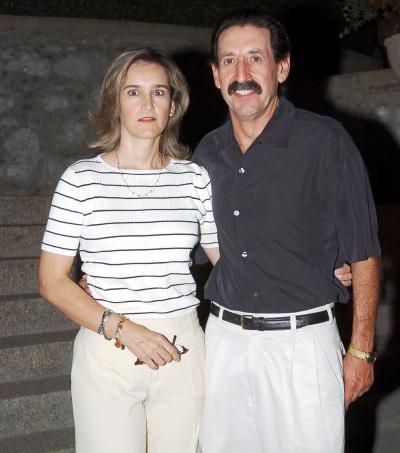 17 de septiembre 2005
Paty de Martínez y Gerardo Martínez.