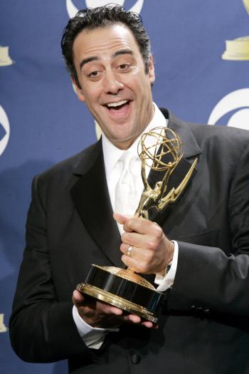 Mejor Actor Secundario: Brad Garrett, Everybody Loves Raymond.