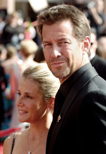 James Denton acudió con su bella esposa a la esperada premiación.