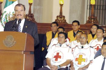 El presidente Vicente Fox señaló, al encabezar la ceremonia conmemorativa del Día Nacional de Protección Civil, que a raíz de los sismos del 19 de septiembre de 1985 la sociedad tomó las riendas y México cambió para siempre.

El devastador temblor de las 7:19 horas hizo que en unos cuantos segundos los destinos quedaran marcados por una tragedia que sacudió la conciencia del país, dijo.