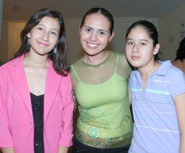 Arely Ruiz, Iztaccíhuatl Sánchez y Cecilia Rui