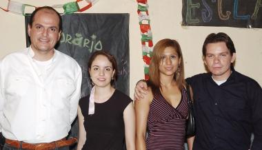 El profesor Carlos González, Mayela Talamantes, Laura Hernández y Christian Álvarez