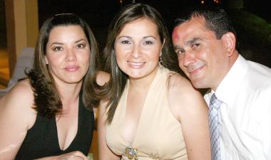 Gabriela Castillo, Mónica y Ernesto Meléndez.