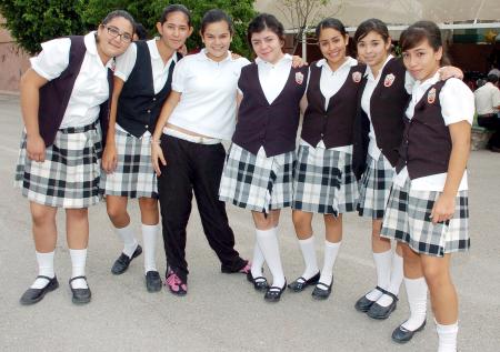 Mariana Serrano, Elizabeth Sepúlveda, Lizbeth  Tello, Ayssa de la Mora, Griselda Duarte Lily Herrera y Valeria García.