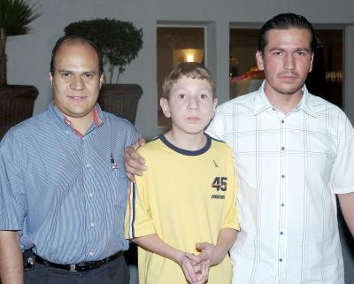 Israel Velarde, Daniel y Humberto González.