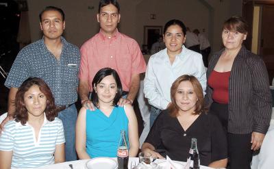 Jorge Luna, Adriana Rodríguez, Eddy Estrada, Claudia de Estrada, Beatriz Trujillo, Rocío Hoyos y Rosario Salazar.