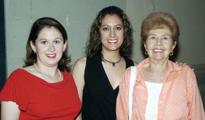 Lorena Valenzuela, Maribel Valenzuela y Alicia Guerra.